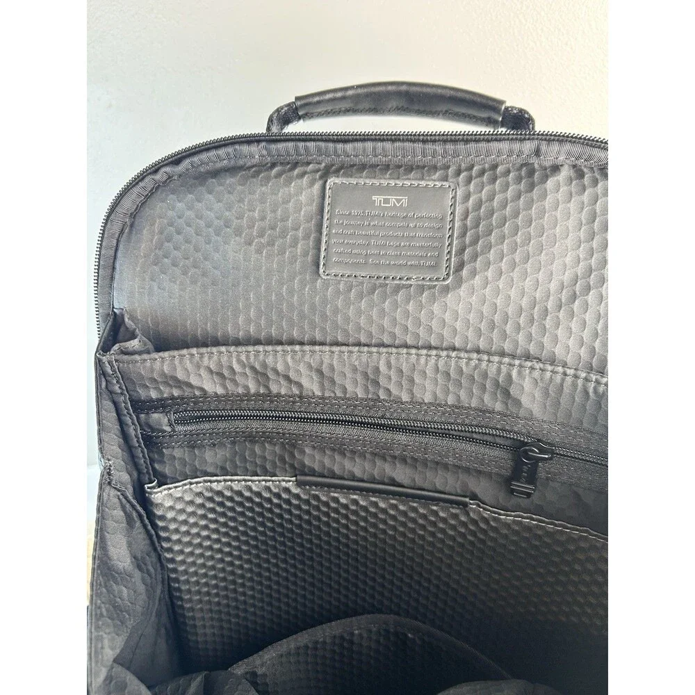Tumi alpha bravo